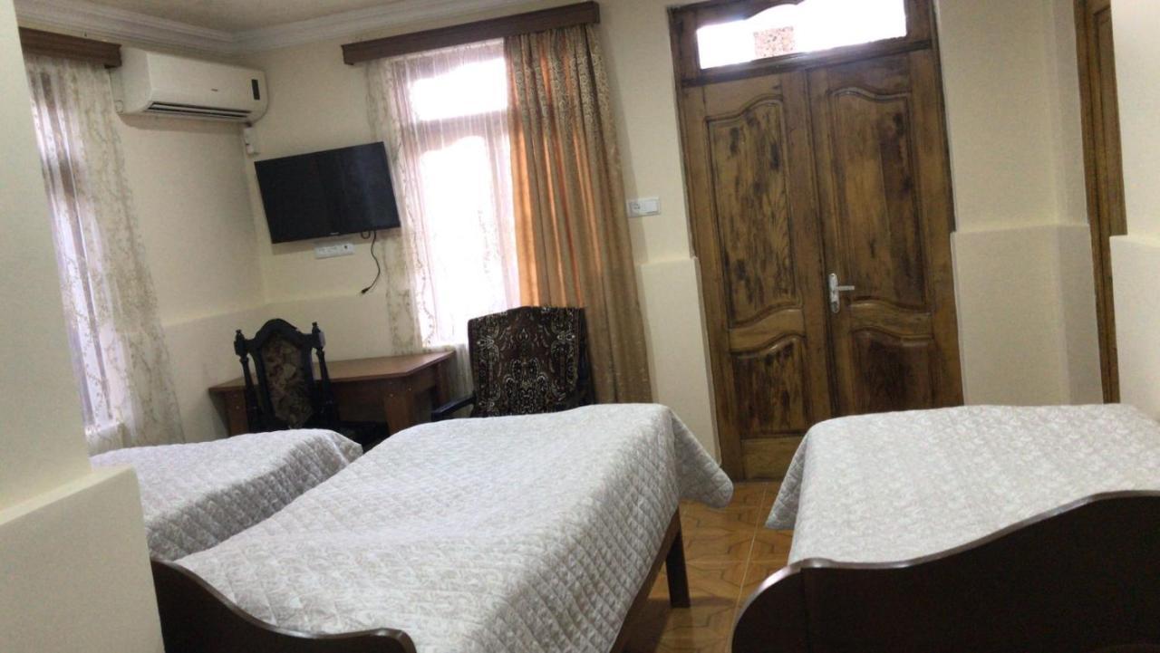 Linda Guest House Batumi Exteriör bild