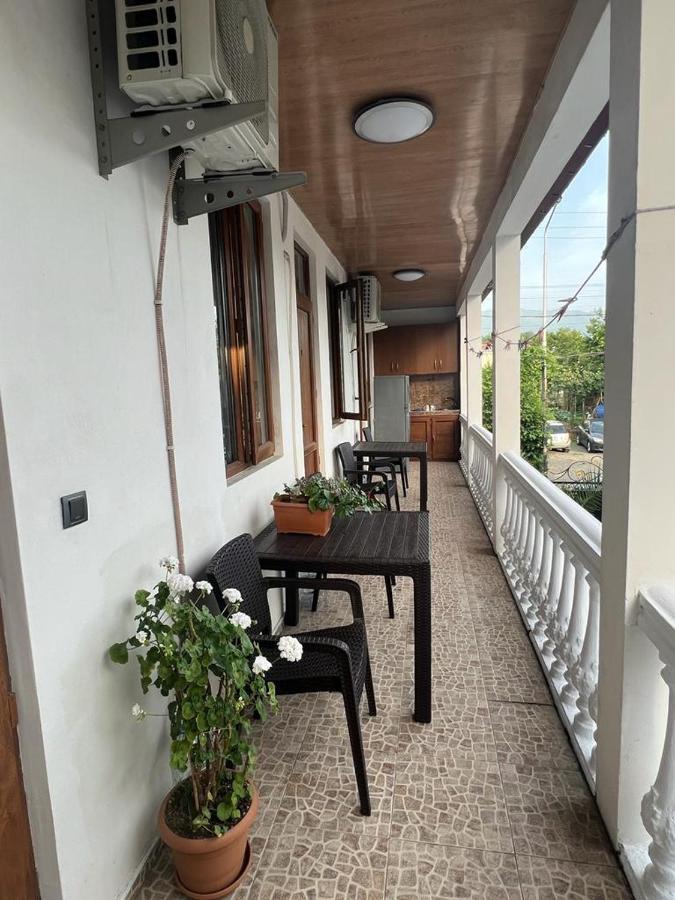 Linda Guest House Batumi Exteriör bild