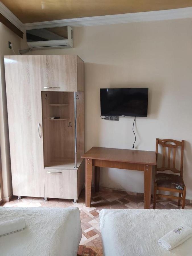 Linda Guest House Batumi Exteriör bild