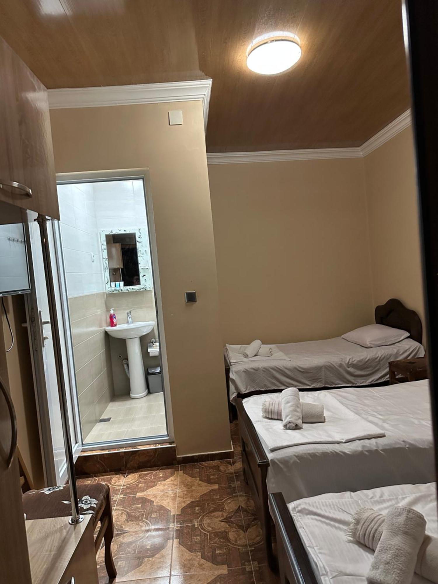 Linda Guest House Batumi Exteriör bild