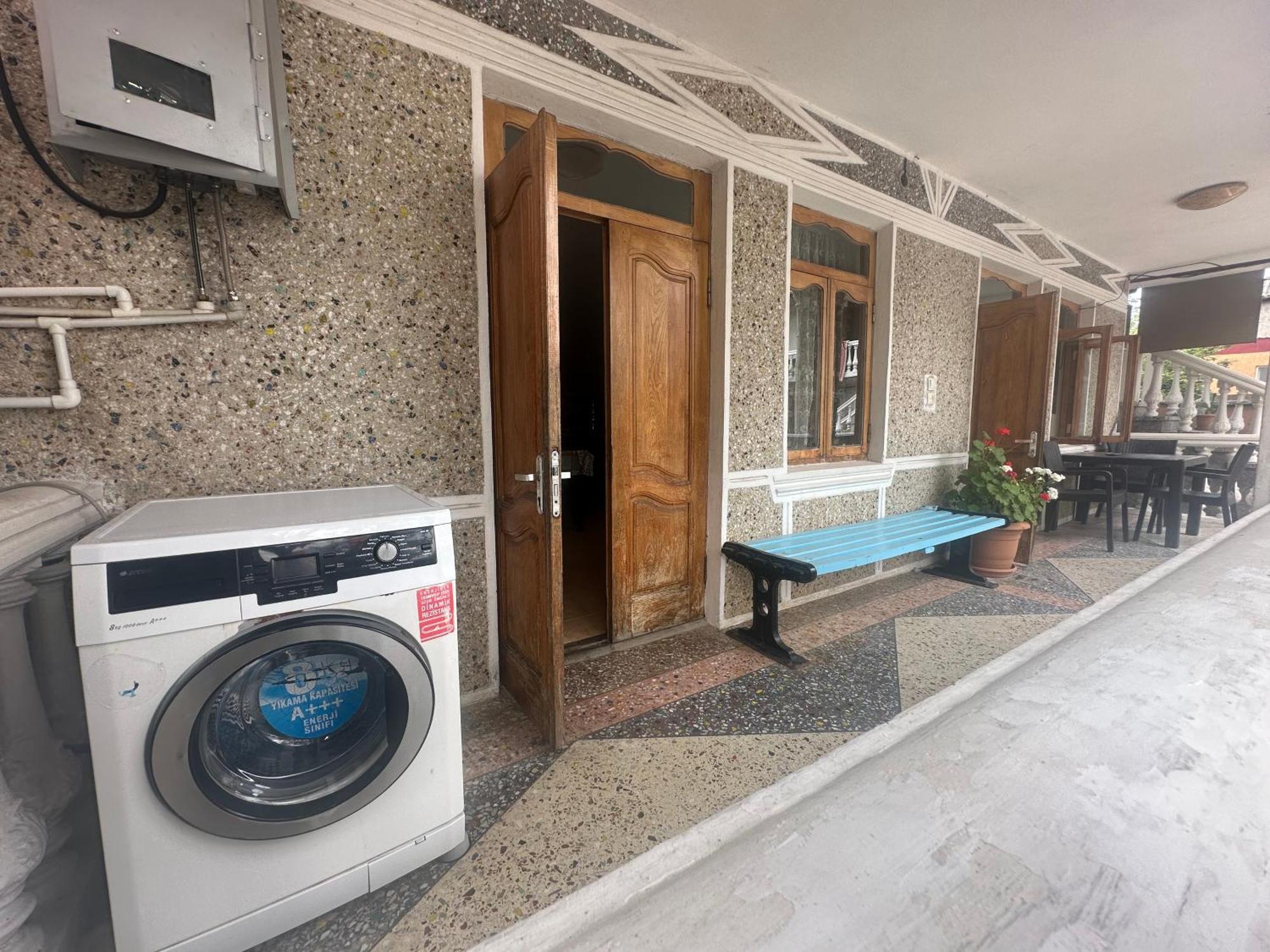 Linda Guest House Batumi Exteriör bild